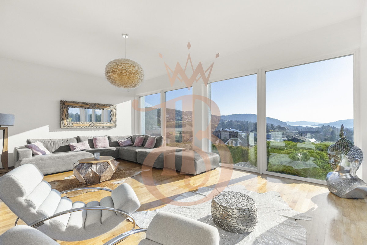 Lounge mit Blick auf den Wörthersee