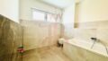 Badezimmer mit DU, Wanne, WC